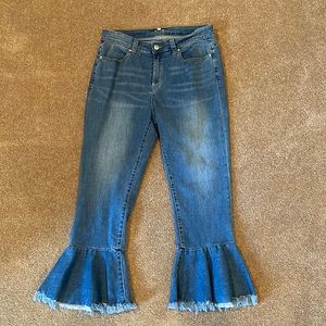 Reba ruffle frayed hem capris size 10